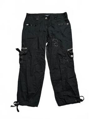 Y2K Metro Size M Cotton Black Cargo Capris With Chunk Zippers And Embroidery